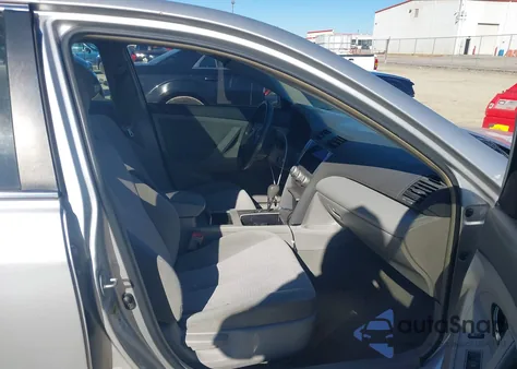 2010 Toyota Camry Le z USA, uszkodzony, nr VIN 4T1BF3EK3AU545375